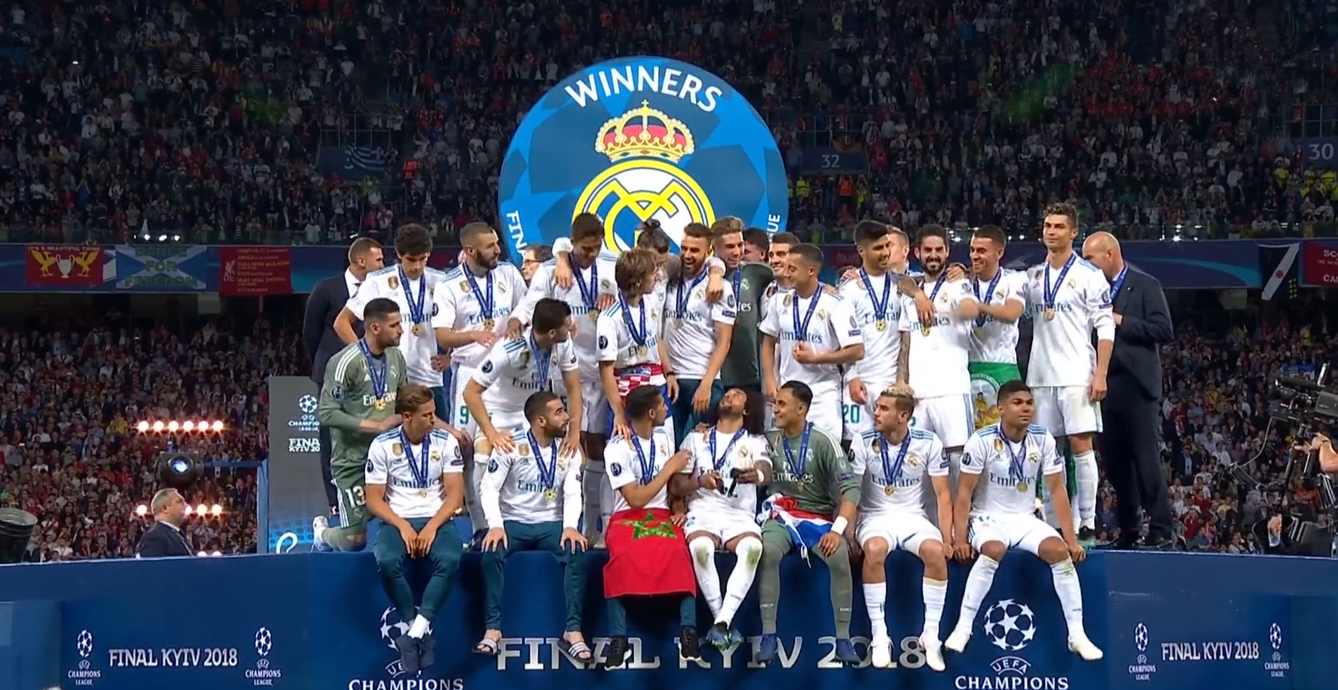 包含欧洲俱乐部对亚洲球队展开激烈角逐的词条