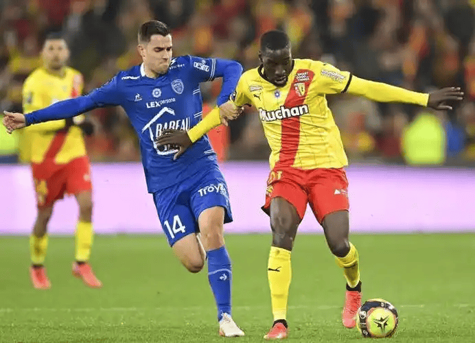 关于主帅大赞鹿岛鹿角进攻韧性,晋级之路顺畅的信息 关于主帅大赞鹿岛鹿角进攻韧性,晋级之路顺畅的信息