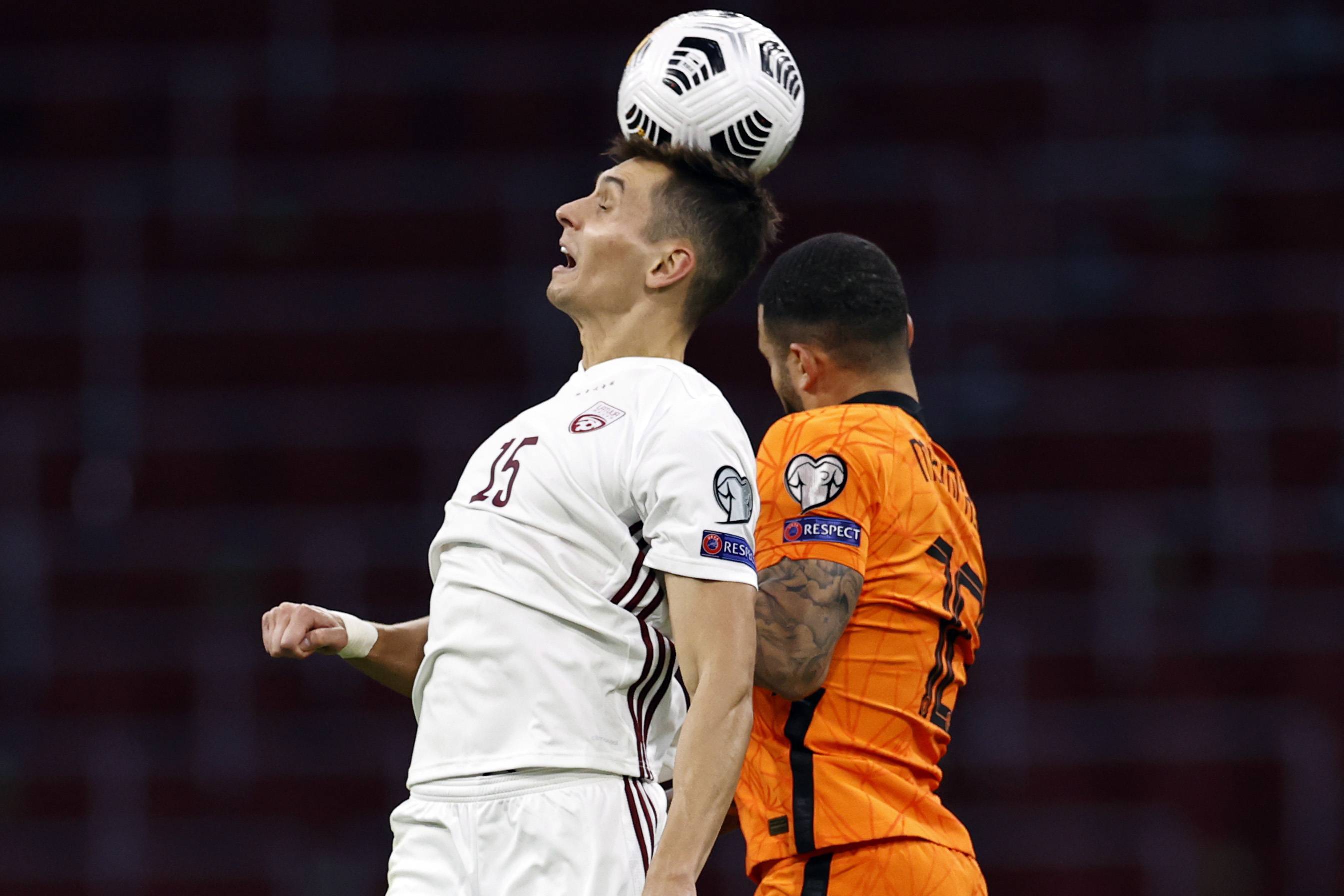 拉脱维亚主场篡雄，坡巴伢不堪其扰(维亚多勒罗沙歌曲原版)