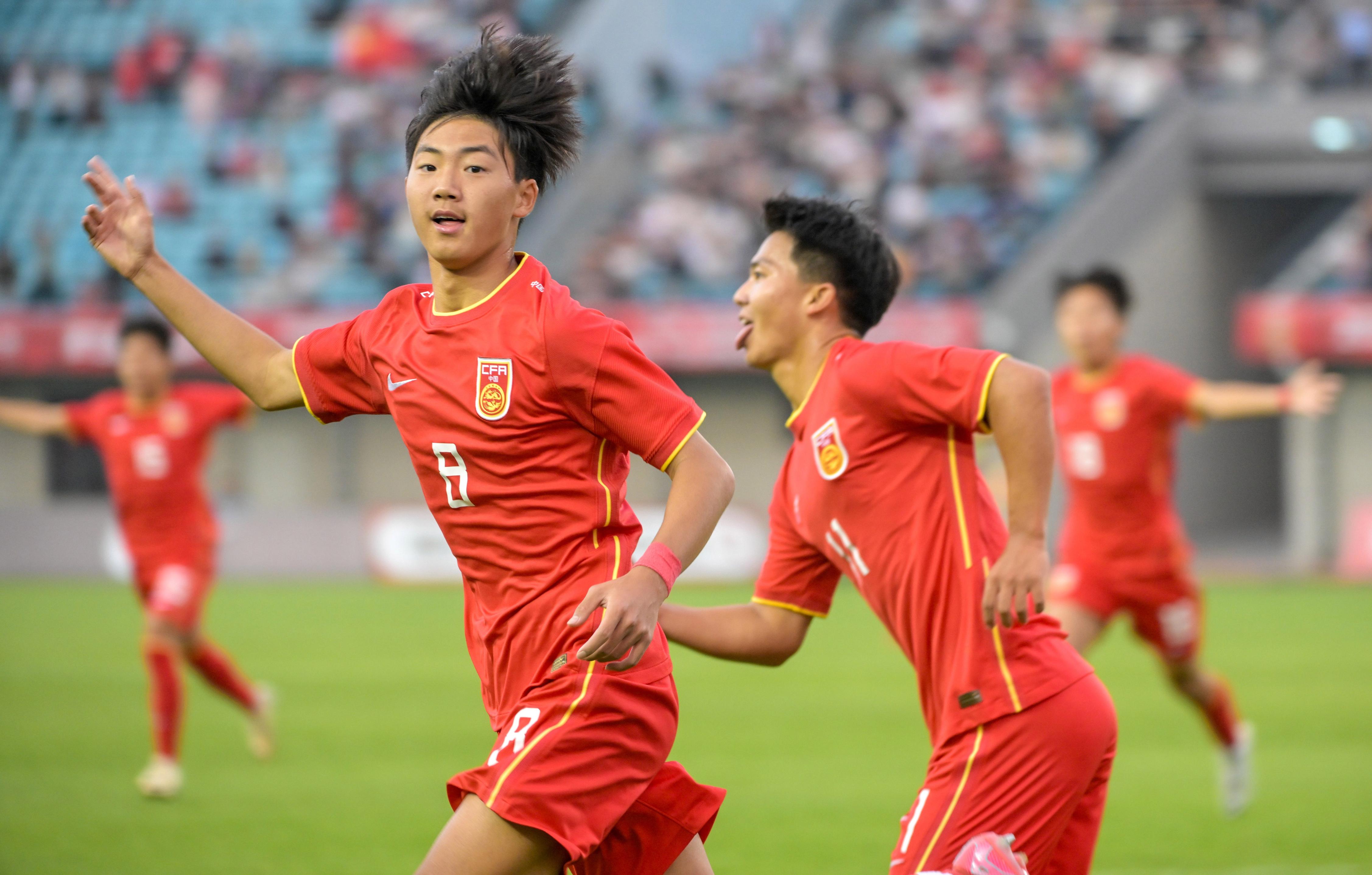 九州娱乐-足球赛季的张力与悬念，国足团队在逐渐提升的简单介绍